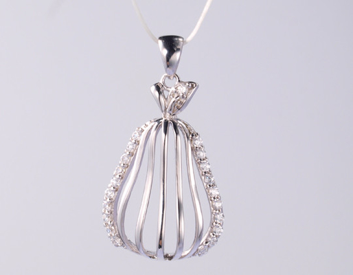Pear Hollow Geometric 925 Sterling Silver Pendant για γυναίκες 925 Silver CZ Pendant Προσθέστε μια πινελιά πολυτέλειας στη συλλογή κοσμημάτων σας 925 Silver CZ Pendant